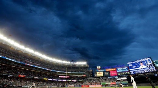 Former Yankees star leads celebrity golf tournament thanks to 129-average clubhead speed