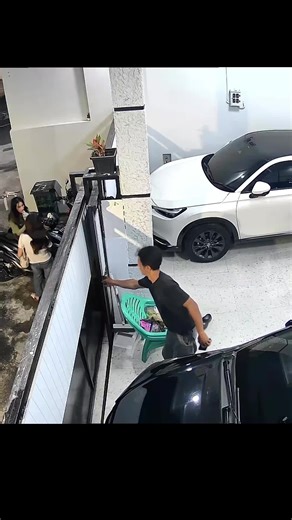 ngerjain temen dinna dikira pintunya otomatis 🤣 | Automatic Door Closer