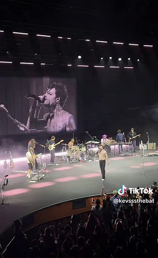 SoftCore — The Neighbourhood live at SG concert