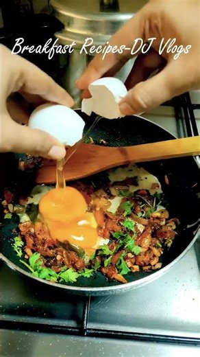 Egg Hug Bun 🥚🥪 | Perfect Breakfast Idea | #Shorts #couplevlog #cooking