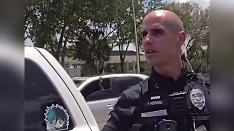 Kind cops buy gas for driver stranded with empty tank in Florida
