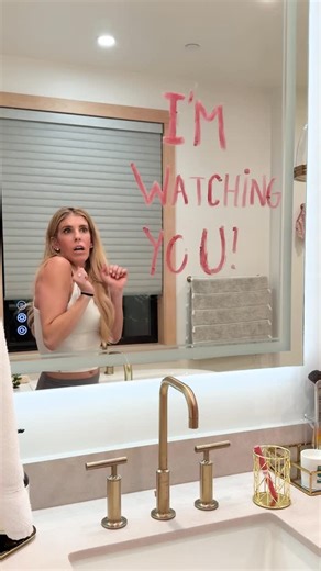 Rebecca Zamolo on Instagram: "Only coments with bad grammer pleas"