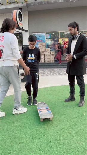 RAZASKATER 🛼 on Instagram: "Skateboard training🥹😱"