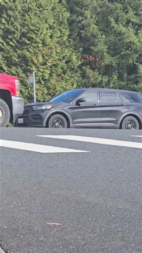 Snoqualmie PD unmarked 2021 Ford Explorer patrolling