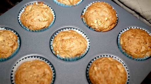 6.1K views · 70 reactions | In this Build a Healthy Meal segment, LSU AgCenter extension associate Jamila and her son Nandi show you how to make delicious apple cinnamon oat muffins. These kid-friendly muffins are packed with whole grains which contain fiber, B vitamins and iron to support a healthy diet. | LSU AgCenter | Facebook