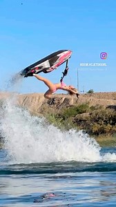 👀 Here’s a sneak peek to some of the goods we shot with @brazzy_films & @121.photo last weekend 🤪 ** Before y’all freak out ** I’m a large advocate for wearing a PFD at all times on a jetski. This was for a photoshoot and I had tons of people nearby incase anything happened. I was SO thrown off by not riding with a helmet or vest on. 😂 THE SHOTS ARE GONNA BE SICK 🤩🙌🏼 — @highspeedind built ski & parts @bun_freestyle_japan 1200cc & pump @hydroturf traction @shop_sbt oe replica parts @shreddy