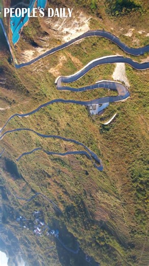 With fresh air and a blue sky, riding on the road winding along the Bamian Mountain in Longshan County, central China's Hunan Province, brings peace of mind, coupled with awe-inspiring vistas that can be seen from over 1,230 meters high. #TravelinChina | People's Daily, China