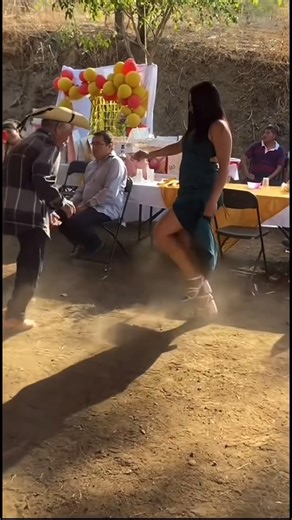 Asi se bailan las chilenas mixtecas.