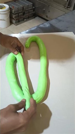 “The Most Satisfying Bread Decoration Ever 🍞✨” #bakingtutorials #breadlovers #food