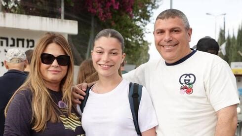 שפשוף נעים: יולי שגיא, בתו של המיליארדר טדי שגיא, התגייסה לצה״ל