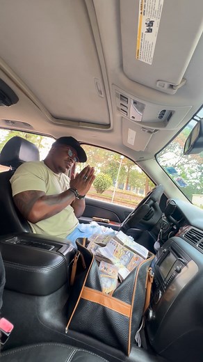 15K reactions · 43 shares | It’s Too Hot… Out Hea Using Stacks As A Fan. #highlightseveryone #viral | Ikk Sem O Sem | Facebook