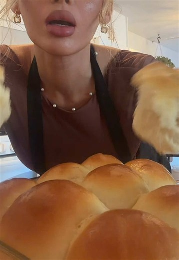 My favourite bread recipe because nothing beats a warm loaf fresh out of the oven. Simple, soft and SO worth making from scratch. #BreadTok #HomemadeBread #BreadRecipe #fyp #FromScratch