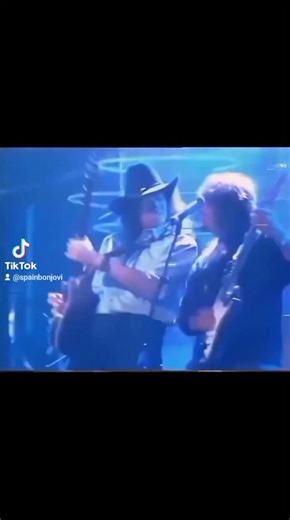 Brian May with Bon Jovi and Dina Carroll, at the 1994 Brit Awards 🇬🇧 (02/14/1994) - 'I'll Sleep When I'm Dead #bonjovi #jonbonjovi #brianmay #queen #britawards | Spain Bon Jovi