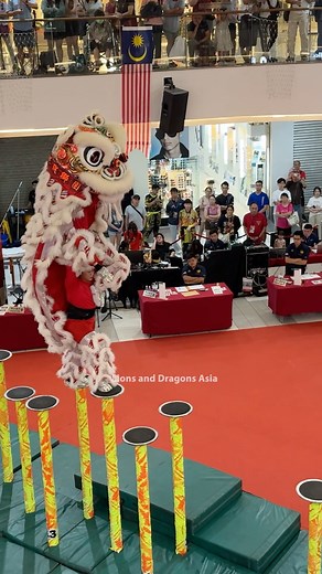 21K views · 303 reactions | 雪州萬津蛤⼭天宝宫弘德⿓獅體育會 Selangor Jugra Thean Poh Keong Hong Teck Dragon and Lion Dance Association 2025年第一届全国文化高桩狮王争霸邀请赛 1st Invitational National Culture Acrobatic Lion Dance Championship | Lions and Dragons Asia | Facebook