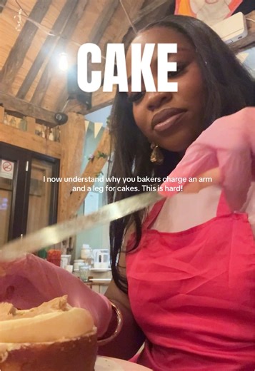 You guys make putting on a crumb coat look easy😫😫 I have a new level of respect for you all #cake #cakedecorating