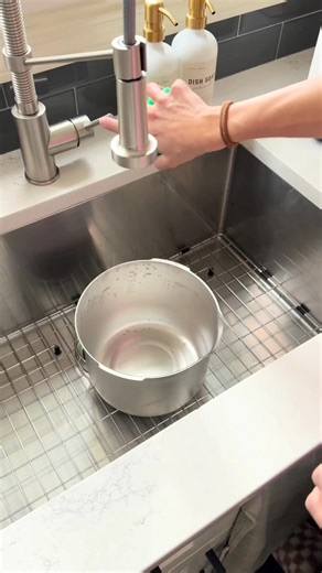 Tired of humidifiers that are a hassle to clean? Meet Carepod One!⁠ ⁠ Doctor-designed, filter-free, and 99.9% sterilizable, with a stainless steel tank, adjustable mist, timer modes, and dishwasher-safe convenience—keeping your home cozy has never been easier 🤗 | Carepod