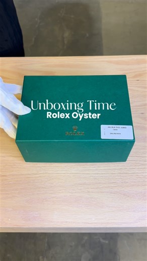 RAG on Instagram: "Unboxing que no se repite todos los días. ⌚️ Rolex Oyster, una pieza icónica de la relojería, ahora con descuento especial por tiempo limitado. Diseño atemporal, precisión suiza y una oportunidad única para llevarlo a tu colección. 📩 Escríbenos para más detalles antes de que se vaya. #RolexOyster #LuxuryWatches #RolexResale #RAGLuxury #relojesdelujo"