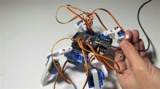 5 Quad ESP32 四足机器人运行代码wifi控制