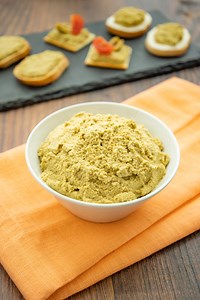 Crema di olive verdi 🫒 Sfiziosa e versatile, ideale per aperitivi e antipasti 👍 Vai alla ricetta 👉 https://www.fattoincasadabenedetta.it/ricetta/crema-di-olive/ | Fatto in casa da Benedetta