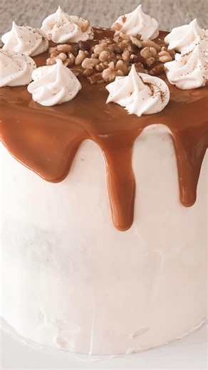 POV: making homemade caramel for the first time 🥄 Definitely a trust the process type of recipe, but an easy one at that. I don’t think I would’ve attempted making it from scratch had I been able to find the store bought one, but I’m glad I didn’t cause this was soooo good and I’m typically not even a huge caramel kinda gal. Homemade is where it’s at, always 👩‍🍳 #pov #caramel #homeade #homeaderecipes #caramelrecipe #receipeshare #homeadefood | Laura Steinke