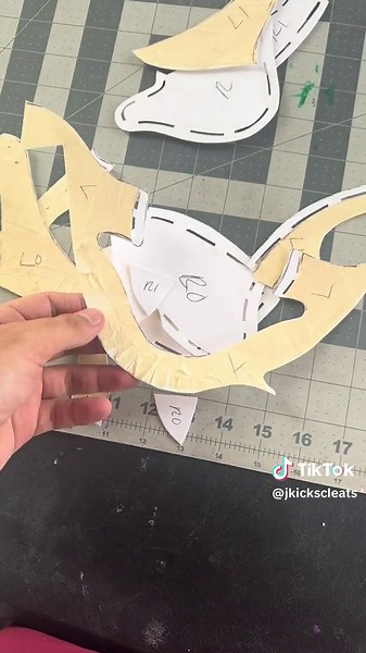 You rockin this pair of cleats 🔥😳 #footballcleats #customcleats #nikecleatsonly