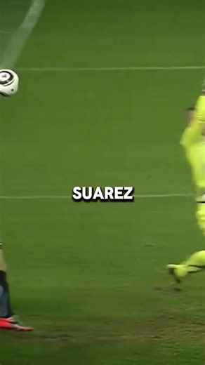 Le moment où Luis Suárez a repoussé le ballon de la main sur la ligne restera à jamais gravé dans l’histoire.#football #france #viral #LIVEIncentiveProgram #fouryou