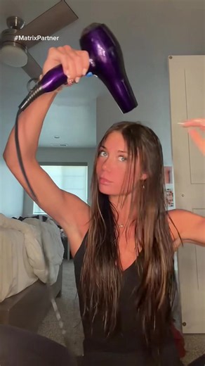 Matrix Mega Sleek 96H Anti-Frizz Topcoat review — Sleek summer hair