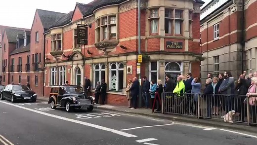 Scores of people paid their respects to Alex Pope as his funeral procession went past his pub The Paul Pry on its way to Worcester Cathedral | Worcester News