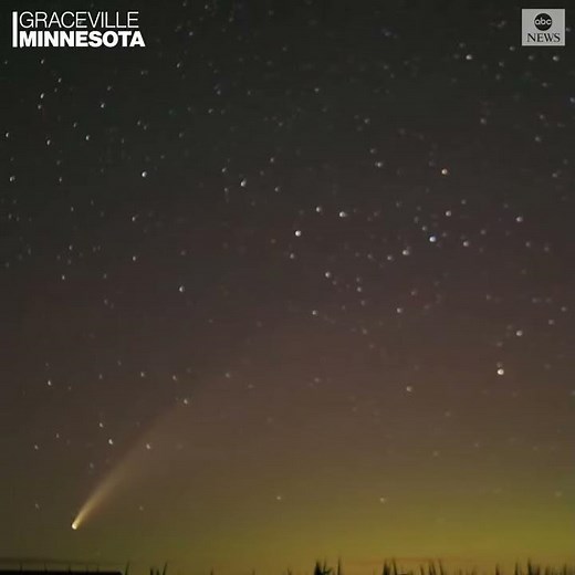 Timelapse shows illuminated night sky as Comet Neowise travels above Minnesota | ABC News