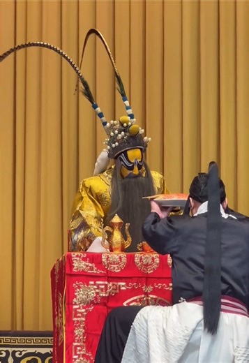 Play: Wu Zixu Act: The Assassination of King Liao Part 2 of 2 Performers: Kang Wansheng as Ji Liao Lu Song as Ji Guang Zhang Jinbo as Zhuan Zhu 《伍子胥·刺王僚》 康万生 饰 姬僚 卢松 饰 姬光 张金博 饰 专诸 2025/01/18 Chinese Peking Opera with English translation subtitles 京剧 #chineseopera #pekingopera #chinesedrama #historicaldrama