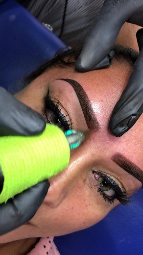 Corrección de Microblading con Powder Brows tatuaje de cejas con efecto polvo degradado, el concepto total para unas cejas perfectas, siempre maquilladas sin las necesidad del maquillaje y el pendiente de estar vigilando si tus cejas no se han corrido. Esta técnica dura en promedio 2 a 3 años y es de una sola aplicación no necesita retoque al mes ni mantenimiento a los 6 meses o menos. Las cejas perfectas en Mérida Yucatán México 🇲🇽 solo con los de las mejores referencias y recomendaciones. Wh