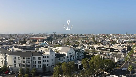 Stay and Play in Newport Beach! Plan your next coastal retreat at the iconic and stylish Lido House, Autograph Collection! Stay in one of their expertly-designed three-story cottages featuring everything you need to make yourself right at home (Balboa Cottage above). Step outside your doorstep and take a dip in the pool, lounge in a cabana, hang at Topside or dine The Mayor’s Table. ⚓️ There's plenty to see and do close by including a short stroll over to Lido Marina Village to hop on a boat cru