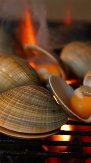 Grilled clams, if you were the clam… would you escape too? #clamshell #seafood #clams #viral