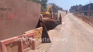 Goan Reporter :: Watch side of the Road along the Panjim Porvorim Area has become a danger to vehicle moving by | Goan Reporter