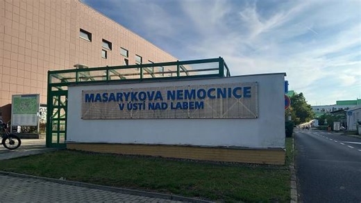 Masarykova nemocnice v Ústí nad Labem uzavře vjezd do areálu z ulice Na Kabátě