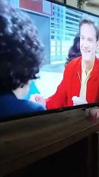 Seinfeld ending credits vs intro clip.