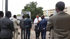 Le Nouveau siège du Ministère des Affaires Étrangères, des Tchadiens de l’Étranger et de la Coopération Internationale, a été inauguré, ce mercredi 22 Mars 2023, par le Président de Transition, Président de la République, Chef de l’État, le Général Mahamat Idriss Deby Itno. Revivez en images la cérémonie de coupure du ruban. Tchad Diplomatie | Tchad Diplomatie