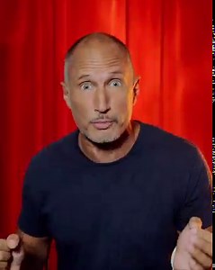 Eure Stiefel sind geputzt? ✨ Dann bekommt ihr als Belohnung einen fantastischen Nikolausgruß von Benno "Der gestiefelte Kater" Fürmann! 😻 Freut euch auf die Rückkehr des kuscheligen Helden und seiner ikonischen deutschen Stimme in DER GESTIEFELTE KATER: DER LETZTE WUNSCH 🌟 Ab 22. Dezember im Kino! | DreamWorks Animation