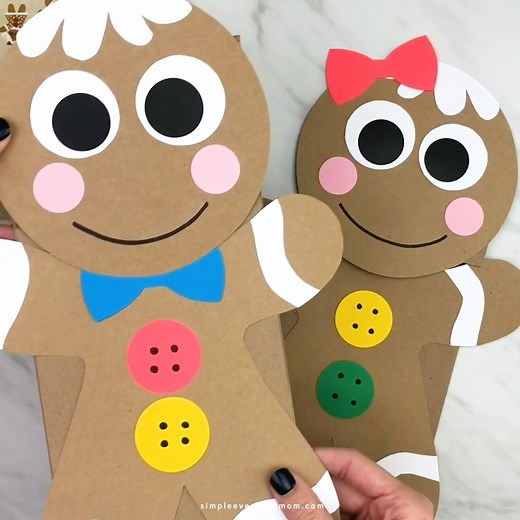 Make this gingerbread man puppet for Christmas in July! It's so fun! Get the template on the blog. | Simple Everyday Mom