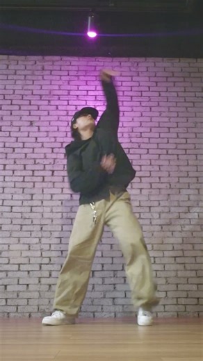 Sit back and watch🤖 #jdok #dance #choreography #Hearts2Hearts #dokteukcrew #shorts #독특크루