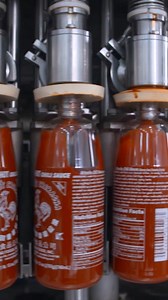 123K views · 877 reactions | This one's for those ppl that carry mini Sriracha bottles in their purses!  #Unwrapped | Food Network | Facebook