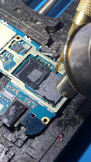 Removing Nand and Cpu for Data Recovery #datarecovery #data #cpu #nand #emmc #rebal #remove #soldering #microsoldering #repair #repairman #repairs #repairphone #fix #imfix #imfixit #imfixing #repairman