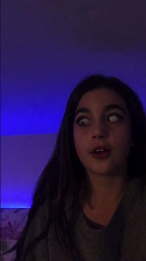 Omg how do you do the cross eyed thing?