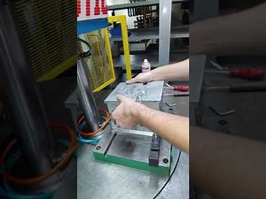 Wax injection machine with rotating shuttle table for different size and different volume moulds