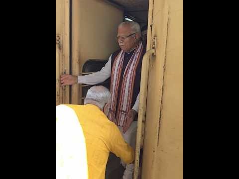 Union Minister Manohar Lal Khattar reached Karnal by train, made a big statement regarding LPG an...