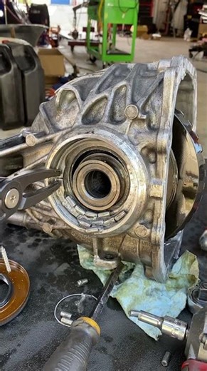 This is what happens when your diff bearing fails. #autorepair#oneeyedgarage#diff#differential#bmw