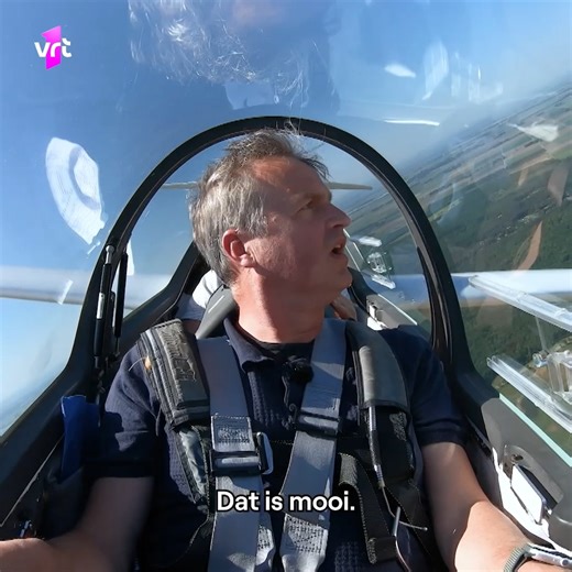 Te land, ter zee en in de lucht. Onze Gouden Televizier-Ring winnaar Arnout ontdekt Nederland op elke mogelijke manier! #DwarsdoordeLageLanden, elke maandag op VRT 1 en VRT MAX. | VRT 1