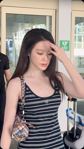 @ccheng_h8 on Instagram: "250611 美神降臨🧝🏻‍♀️ #슈화 #SHUHUA #舒華 #아이들 #idle @yeh.shaa_"
