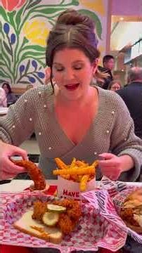 Howlin' Rays Las Vegas Grub Review Time! #lasvegas #vegas #foodie