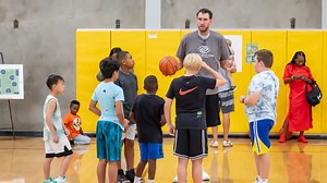 Former NBA center Spencer Hawes teaches Seattle youth science of basketball